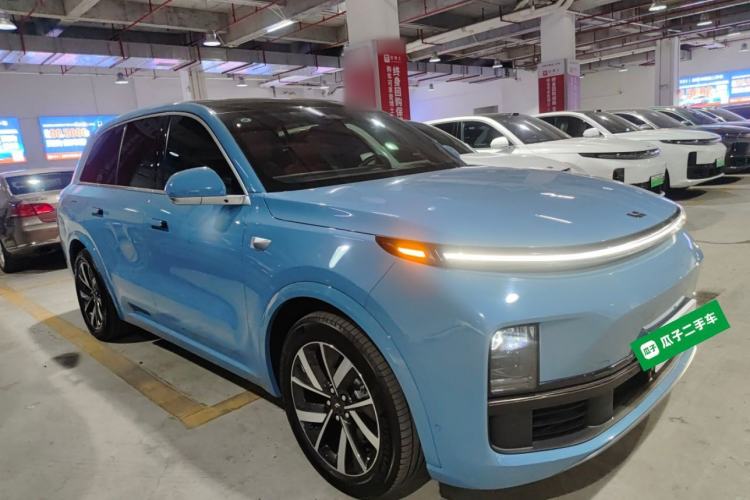 Used Li Auto L8 2023 Pro Model Front Right 45 Deg