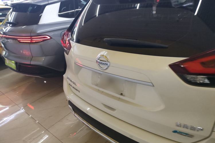 Used Nissan X-Trail 2017 2.5L CVT Leading Edition 4WD