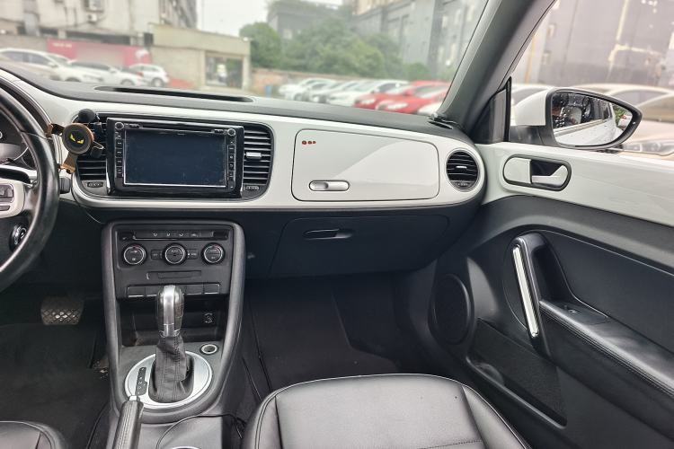 Used Volkswagen Beetle 2015 180TSI model
