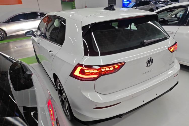 Used Volkswagen Golf 2025 300TSI R-Line
