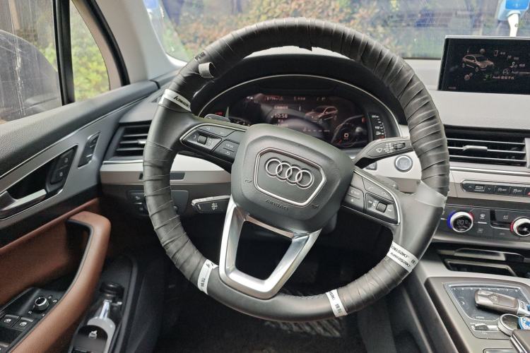 Used Audi Q7 2019 55 TFSI Technology Edition Steering Wheel