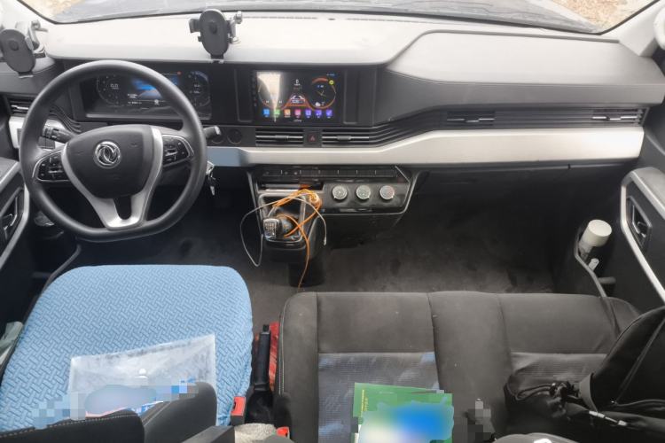 Used Dongfeng Yufeng 2023 V9+ 2.0T Manual Front-Wheel-Drive Multi-Function Mid-Roof Van with 7/8/9 Seats
