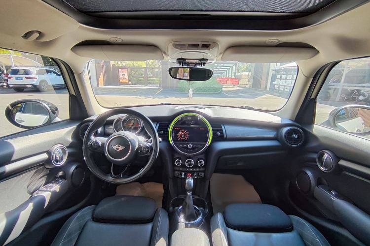 Used MINI MINI 2016 1.5T COOPER Pioneer Edition Five-Door Model