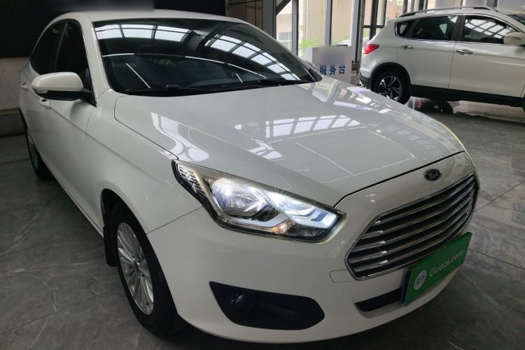 Used Ford Escort 2015 1.5L Automatic Comfort Edition Front Right 45 Deg