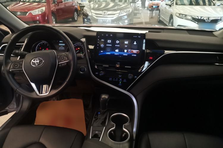 Used Toyota Camry 2021 2.0G Luxury Edition Center Console