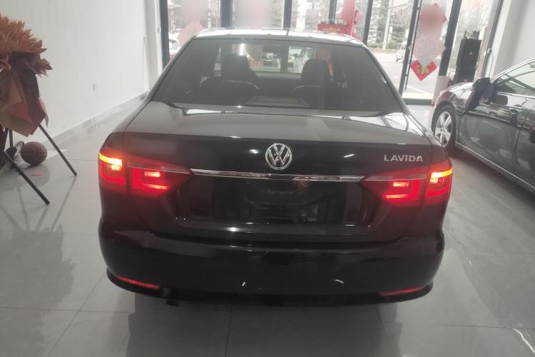 Used Volkswagen Lavida 2013 Restyled Classic 1.6L Manual Comfort Edition
