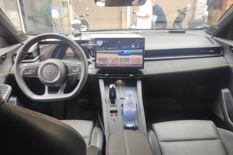 Used Lynk & Co 03 2023 2.0TD DCT JingPro Center Console