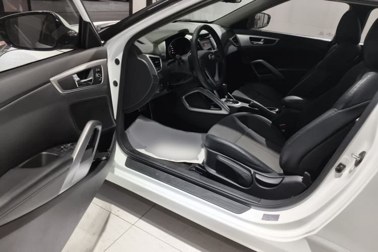 Used Hyundai Veloster 2011 1.6L Automatic Luxury Edition Driver Seat