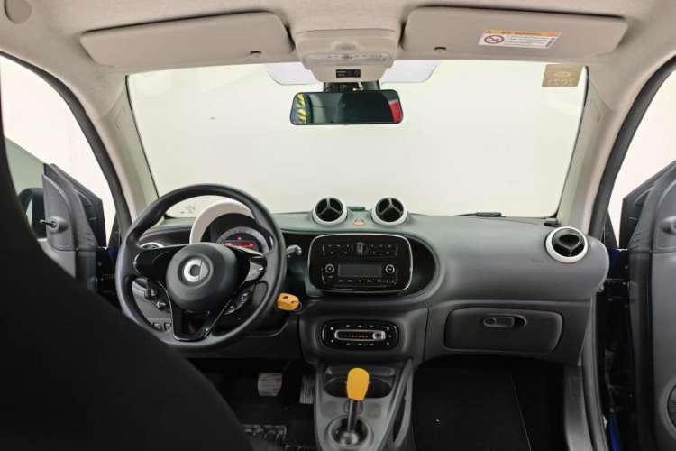 Used smart fortwo 2015 1.0L 52 kW hardtop Dynamic version