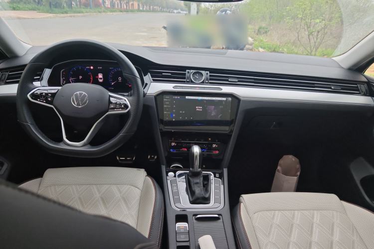 Used Volkswagen Magotan 2023 2 Million Units Commemorative Edition 330TSI DSG Luxury Version Center Console