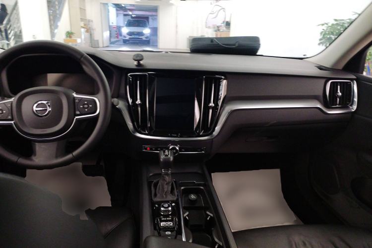 Used Volvo S60 2020 T4 Zhiyi Luxury Edition
