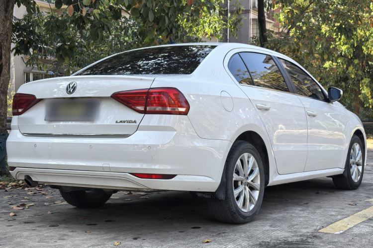 Used Volkswagen Lavida 2015 1.6L Manual Comfort Edition
