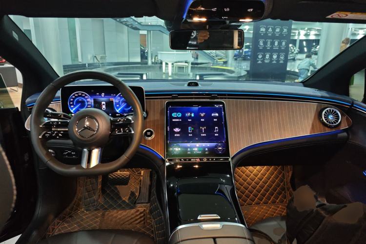 Used Mercedes-Benz EQE 2022 350 Pioneer Edition Center Console