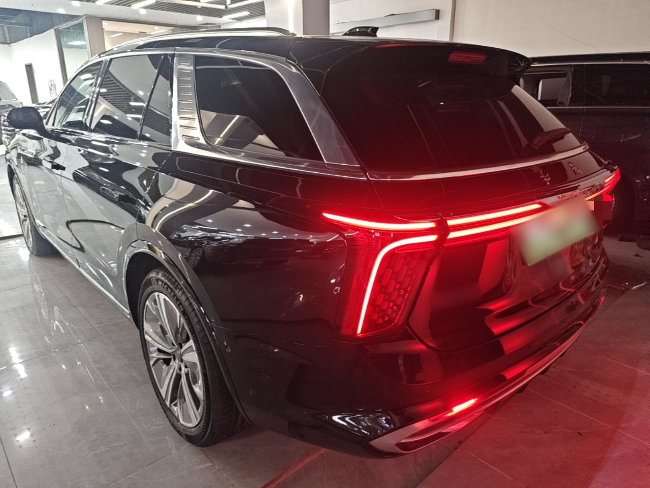 Hongqi E-HS9 2022 690 km Range Flagship Edition Six Seats — снимка 4
