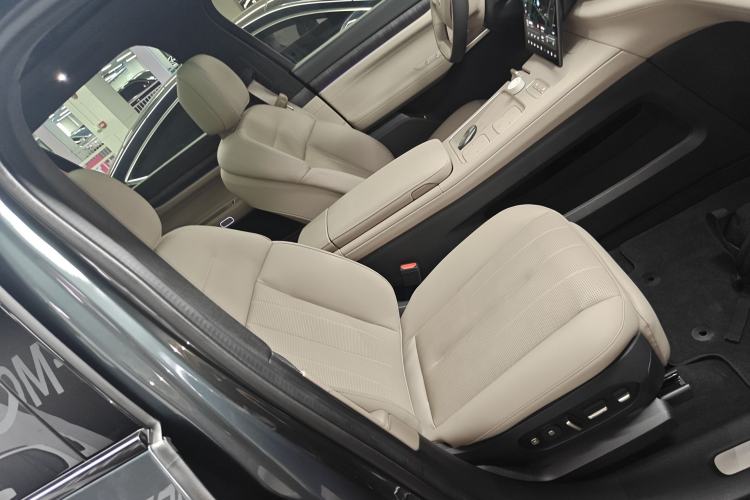 Used Nio ES8 2023 75 kWh Executive Edition Right Front Seat