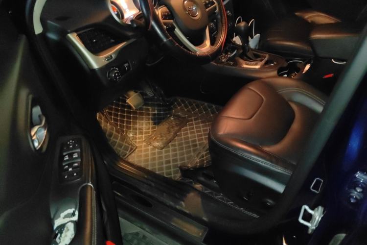 Used Jeep Cherokee 2017 2.4L Excellence Edition Driver Seat