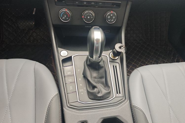 Used Volkswagen Lavida 2023 1.5L Automatic 5 Million Edition Gear Lever