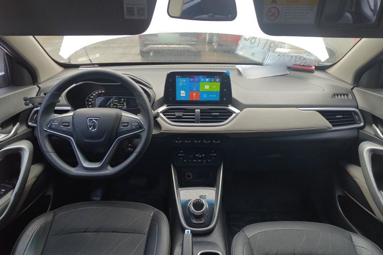 Used Baojun 510 2017 1.5L Automatic Fashion Model Center Console