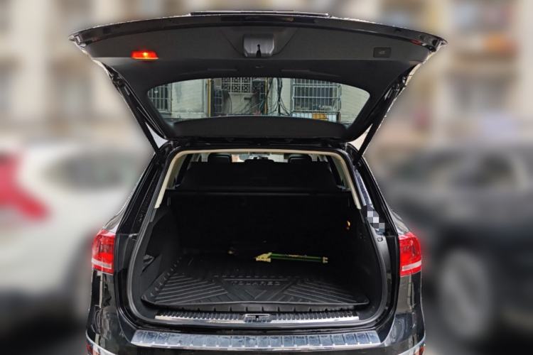 Used Volkswagen Touareg 2017 3.0 TSI Touareg Model Trunk