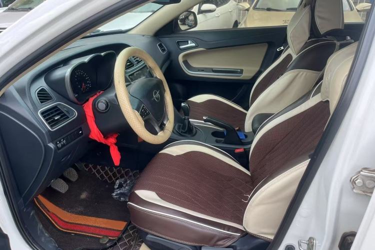 Used Haima Fumei 2016 1.6L Manual YueShang Model Upgrade Edition Interior 2