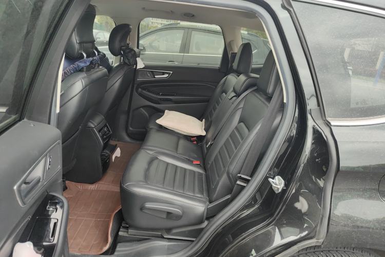 Used Ford Edge 2016 EcoBoost 245 Two-Wheel-Drive Titanium 7-Seater
