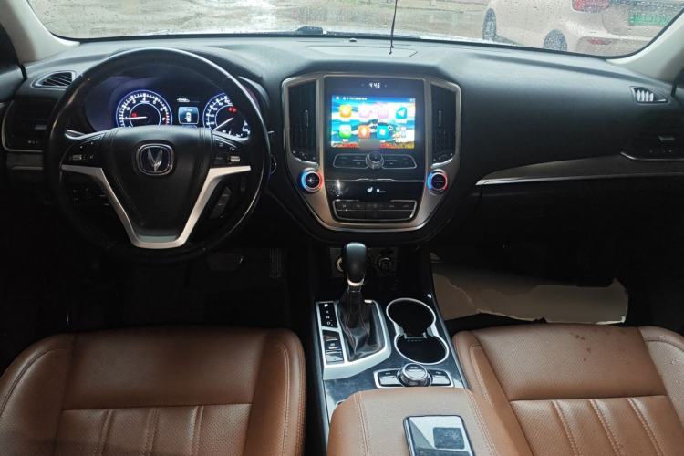 Used CHANGAN CS95 2017 2.0T Four-Wheel Drive SmartDrive Edition Center Console