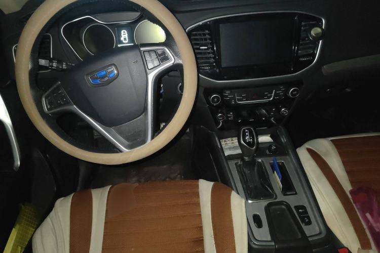 Used Geely Auto Vision X6 2016 1.3T CVT Flagship Model Center Console