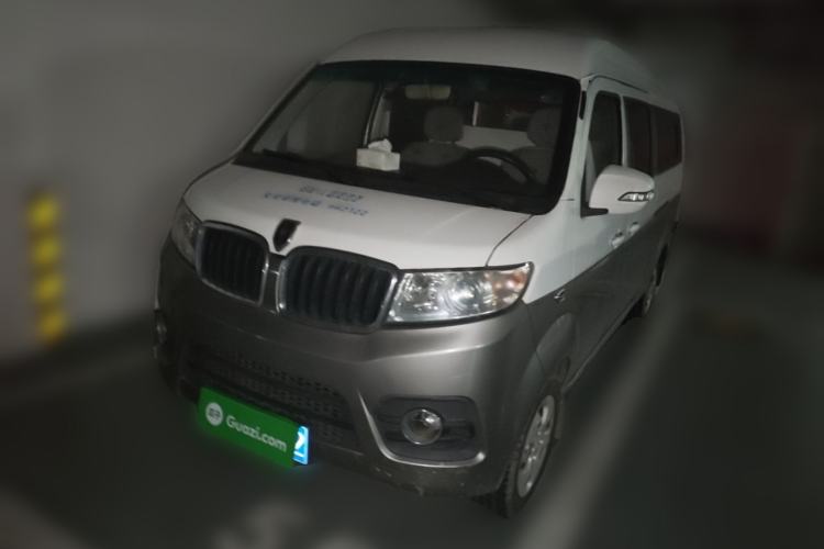Used Jinbei New Hiace X30L Golden Cup New Sea Lion van, 5 seats, no sunroof, 1.5-liter engine displacement.