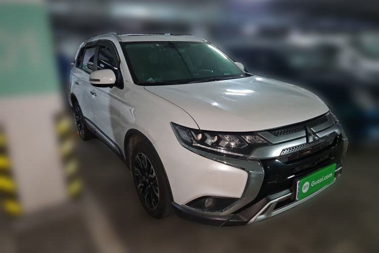 Used Mitsubishi Outlander 2020 2.4L 4x4 Zhi Xiang Edition 5 Seats Front Right 45 Deg