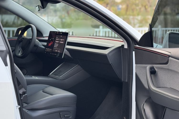 Used Tesla Model Y 2025 Rear-Wheel-Drive Version
