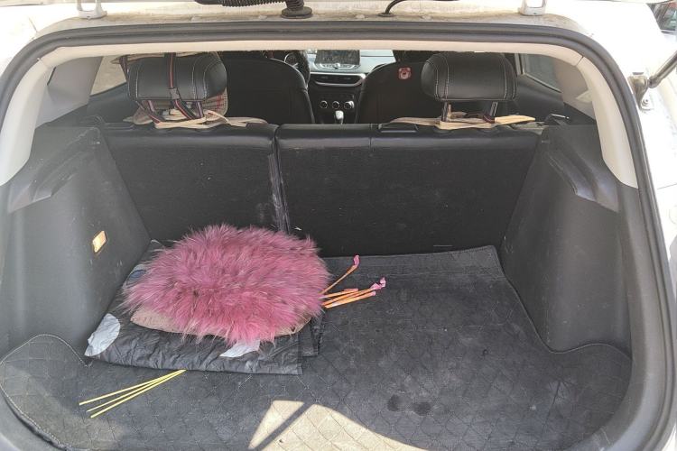 Used Chevrolet Trax 2019 325T Automatic Sport Edition China VI Standard Trunk