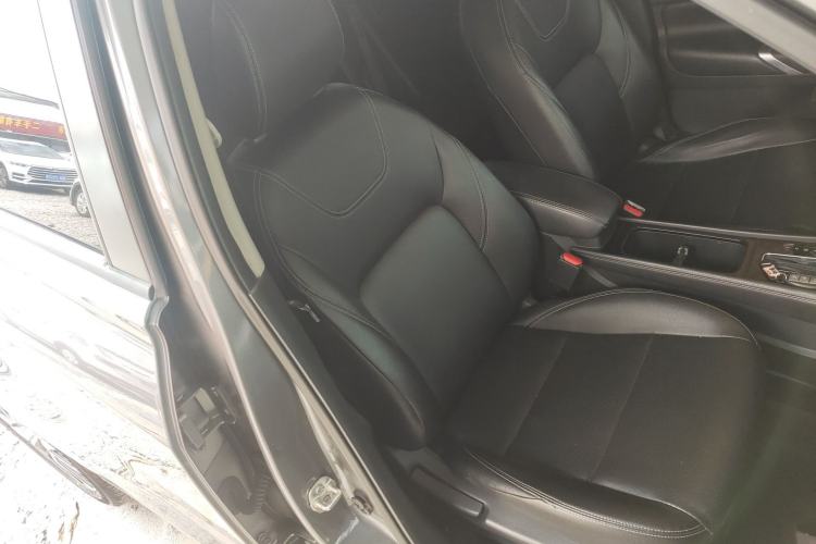 Used Nissan Kicks 2022 1.5L CVT XV Luxury Edition Right Front Seat