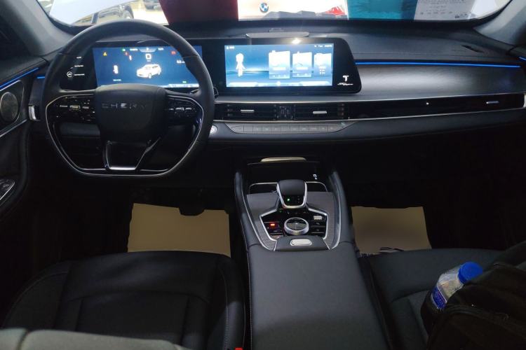 Used Chery Tiggo 8 PRO 2025 290T Two-Wheel-Drive Luxury Edition Center Console