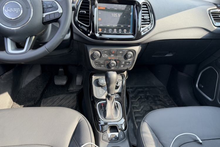 Used Jeep Compass 2017 200T Automatic Prestige Four-Wheel Drive Edition
