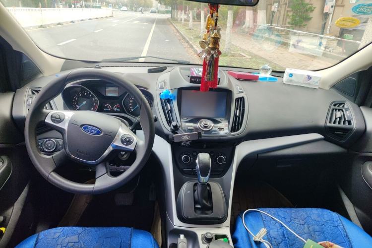 Used Ford Kuga 2013 1.6L GTDi Two-Wheel-Drive Comfort Model Center Console