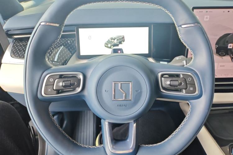 Used Zeekr 009 2024 7-Seater Walk-Through Version Four-Wheel Drive 108 kWh Steering Wheel