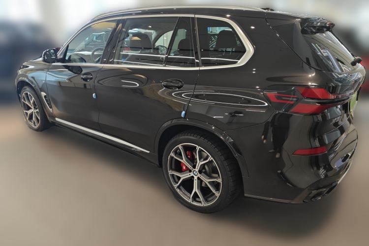 Used BMW X5 2023 xDrive 30Li Luxury M Sport Package Rear Left 45 Deg