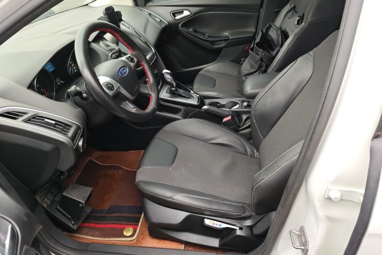 Used Ford Focus 2012 Sedan 1.6L Automatic Fashion Edition
