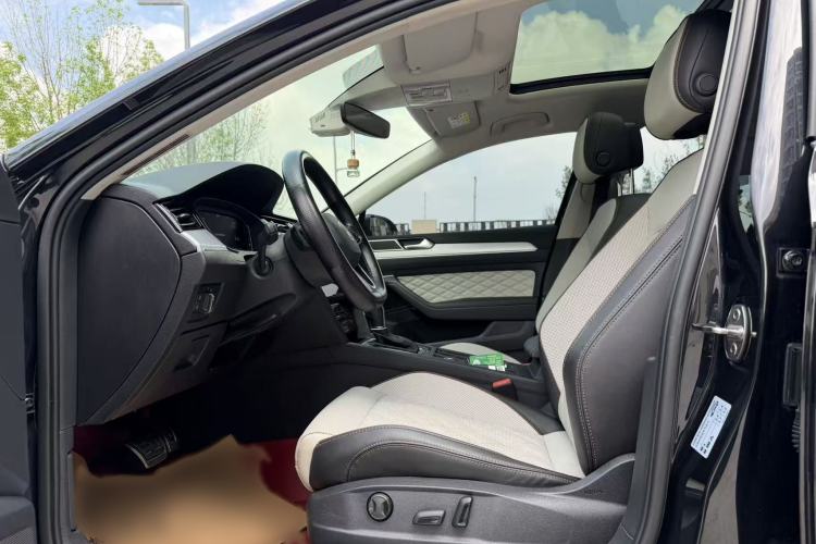 Used Volkswagen Magotan 2023 2 Million Units Commemorative Edition 330TSI DSG Luxury Version Left Front Seat