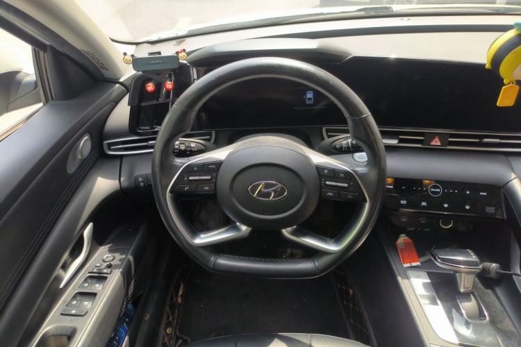 Used Hyundai Elantra 2021 1.5L CVT LUX Prestige Edition Steering Wheel
