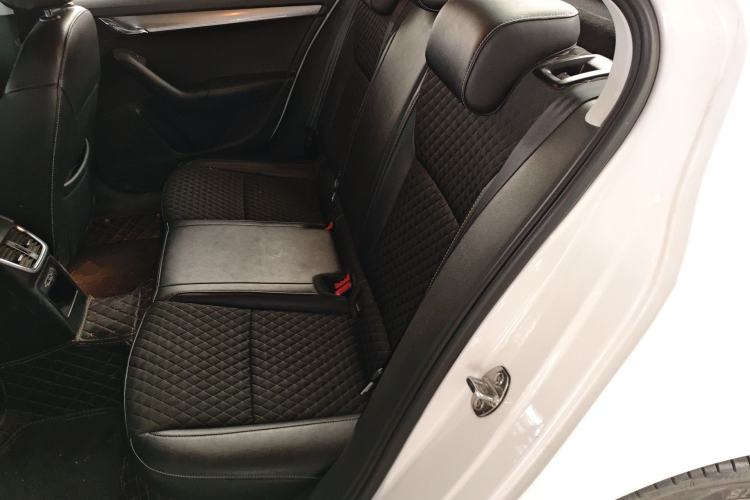 Used Skoda Octavia 2018 1.6L Automatic Luxury Edition Left Rear Seat