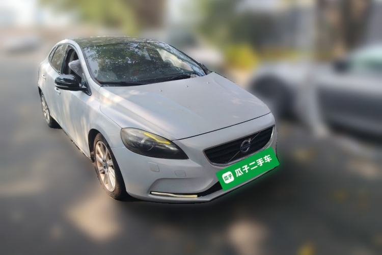 Used Volvo V40 2013 2.0T Zhiya Edition Front Right 45 Deg