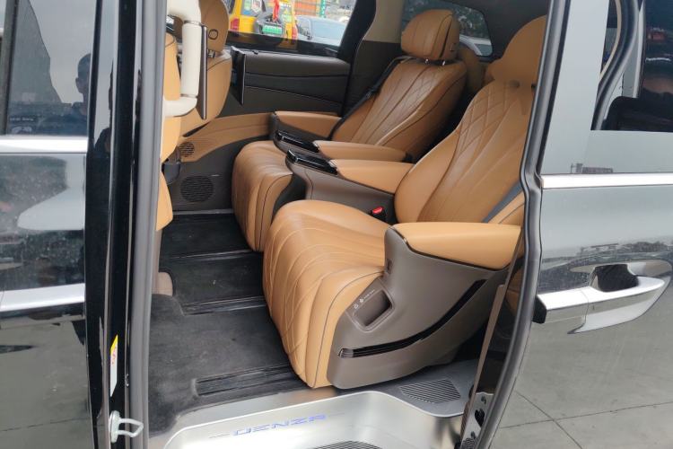 Used Denza D9 2022 DM-i 970 Four-Wheel Drive Flagship Model Left Rear Seat