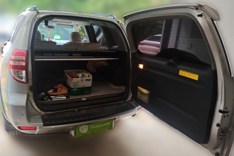 Used Toyota RAV4 2009 2.4L Automatic Luxury Edition Trunk