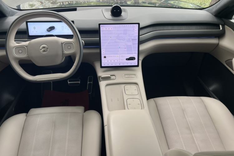 Used Nio ES8 2024 75 kWh Executive Edition Interior 3