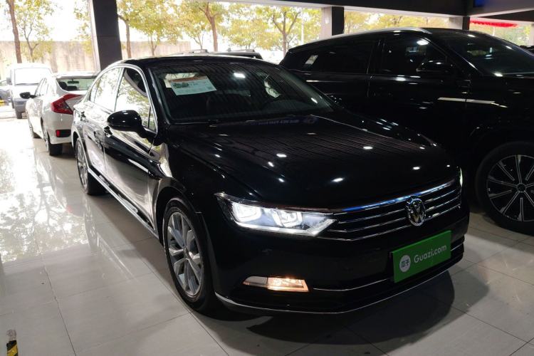 Used Volkswagen Magotan 2019 330TSI DSG Luxury Version China VI Standard Front Right 45 Deg