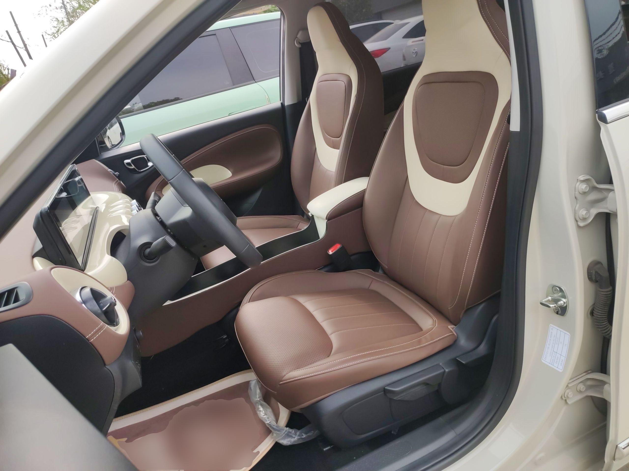 Переднее сиденье в автомобиле