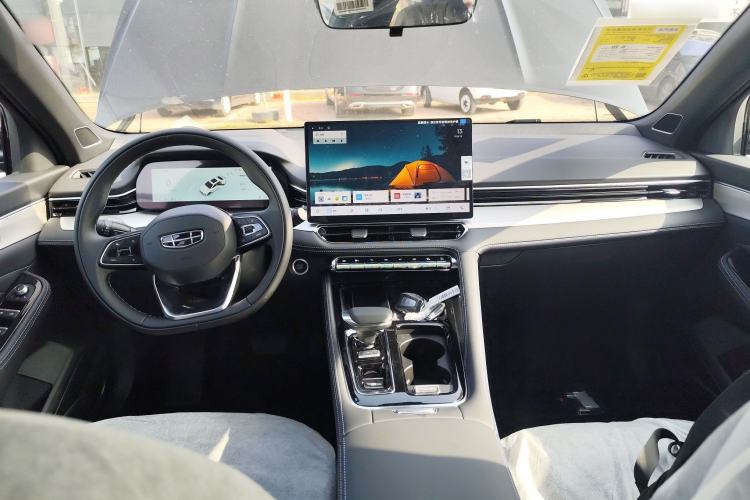 Used Geely Auto Preface 2026 Model Oriental Yao 1.5TD Kunlun Edition Center Console