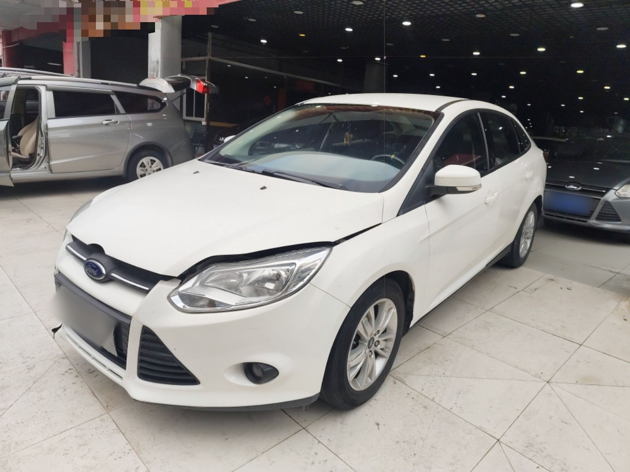 Под передней частью автомобиля