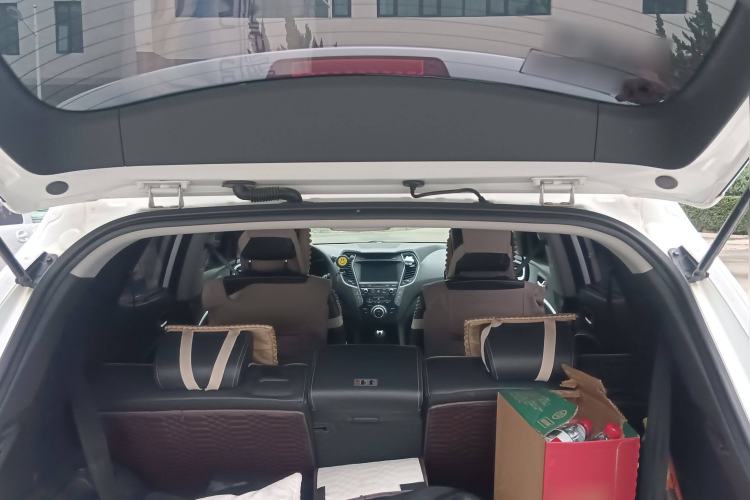 Used Hyundai Santa Fe 2017 2.0T Automatic Two-Wheel Drive Smart Version 7 Seats Trunk